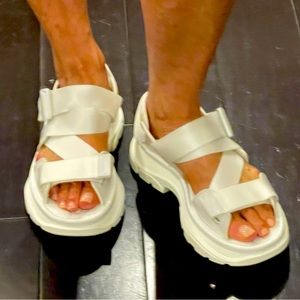 New w/tags Alexander McQueen Lug Sole sandal. Sz 39 (fit like 10). Nieman Marcus